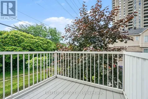 68 Metropole Private Ottawa ON K1Z 1G1