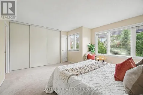 68 Metropole Private Ottawa ON K1Z 1G1