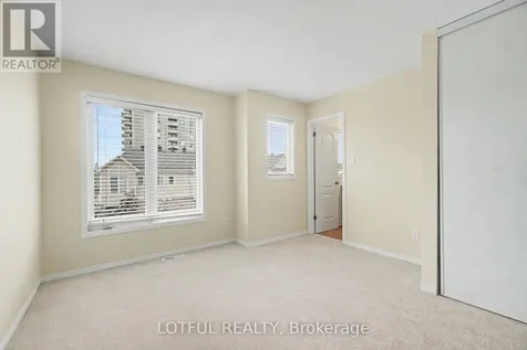 68 Metropole Private Ottawa ON K1Z 1G1