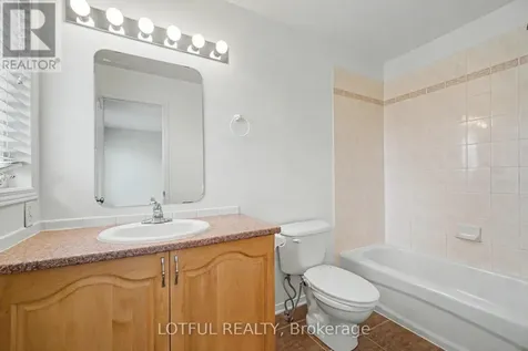 68 Metropole Private Ottawa ON K1Z 1G1