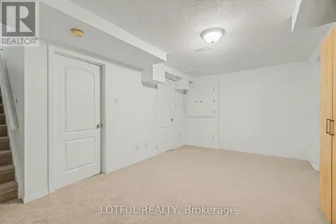 68 Metropole Private Ottawa ON K1Z 1G1