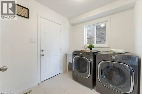 47 Newcastle Court Kitchener ON N2R 0G7