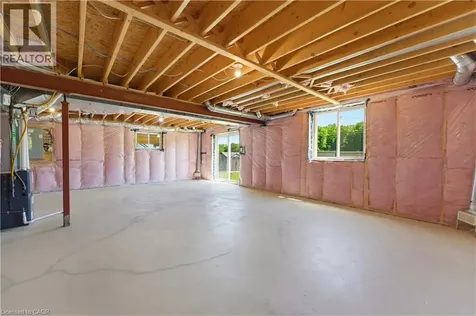 47 Newcastle Court Kitchener ON N2R 0G7