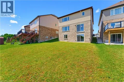 47 Newcastle Court Kitchener ON N2R 0G7