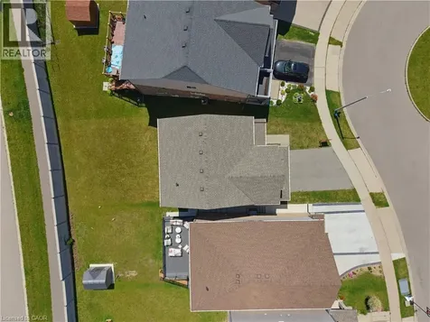 47 Newcastle Court Kitchener ON N2R 0G7