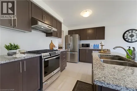 47 Newcastle Court Kitchener ON N2R 0G7