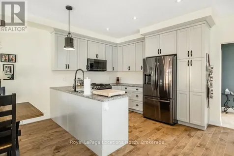 18 Bassett Street Collingwood ON L9Y 3B7