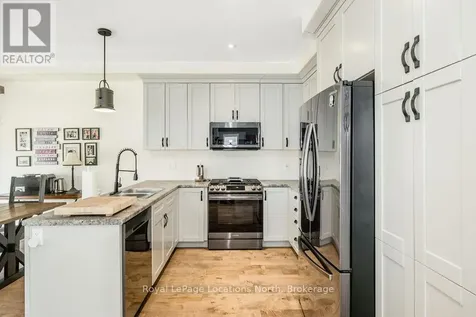 18 Bassett Street Collingwood ON L9Y 3B7
