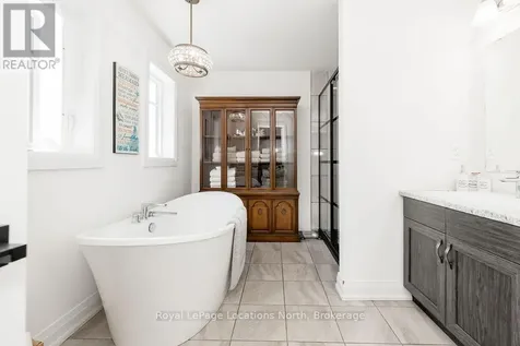 18 Bassett Street Collingwood ON L9Y 3B7