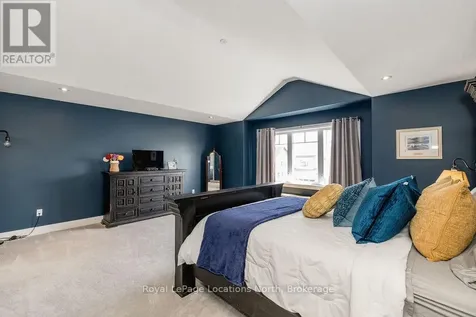 18 Bassett Street Collingwood ON L9Y 3B7
