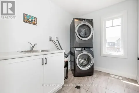 18 Bassett Street Collingwood ON L9Y 3B7