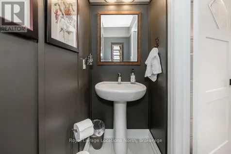 18 Bassett Street Collingwood ON L9Y 3B7