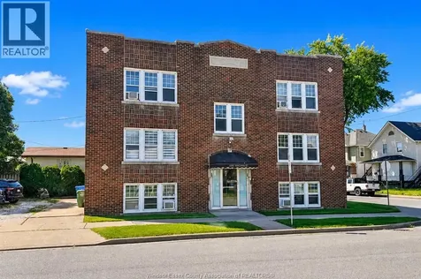 1009 Niagara Windsor ON N9A 3V3