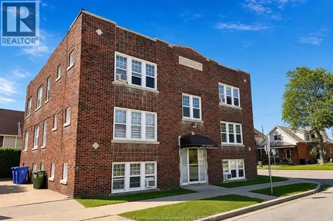 1009 Niagara Windsor ON N9A 3V3