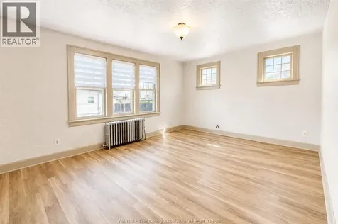 1009 Niagara Windsor ON N9A 3V3