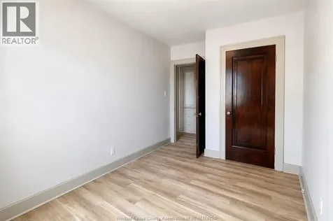 1009 Niagara Windsor ON N9A 3V3