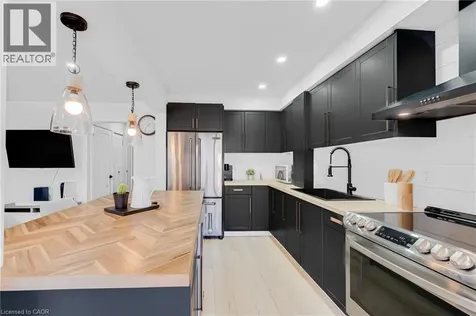 5275 Banting Court Burlington ON L7L 2Z4