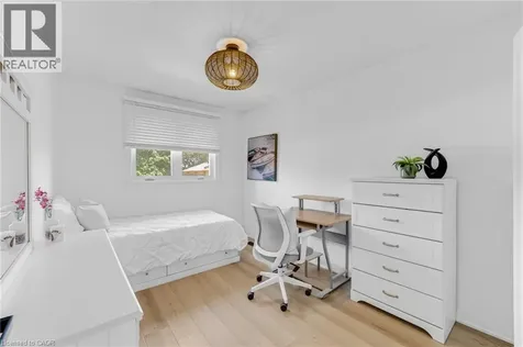 5275 Banting Court Burlington ON L7L 2Z4