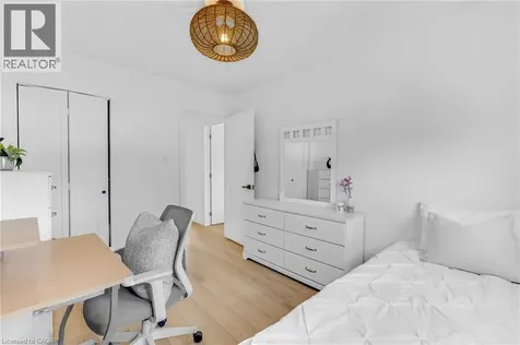 5275 Banting Court Burlington ON L7L 2Z4