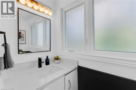 5275 Banting Court Burlington ON L7L 2Z4