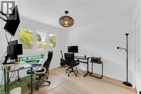 5275 Banting Court Burlington ON L7L 2Z4