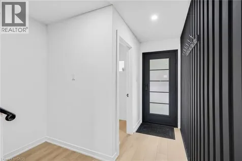 5275 Banting Court Burlington ON L7L 2Z4