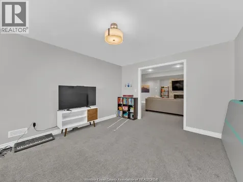 1524 Inverness Avenue Windsor ON N8P 0B1