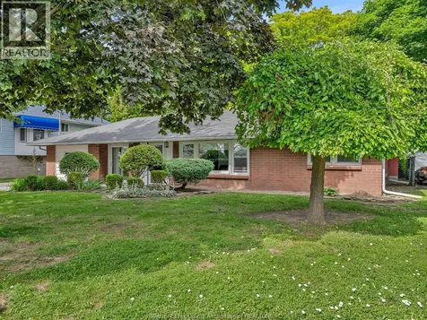3278 Clemenceau Windsor ON N8T 2R7