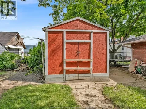 3278 Clemenceau Windsor ON N8T 2R7