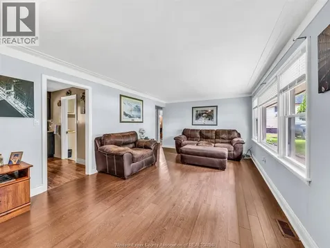 3278 Clemenceau Windsor ON N8T 2R7