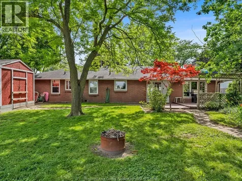 3278 Clemenceau Windsor ON N8T 2R7