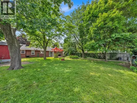 3278 Clemenceau Windsor ON N8T 2R7