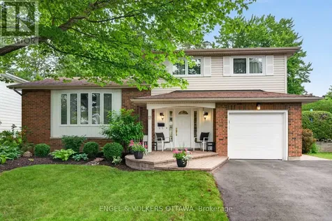 19 Woodhill Crescent Ottawa ON K1B 3B7