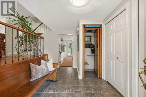 19 Woodhill Crescent Ottawa ON K1B 3B7