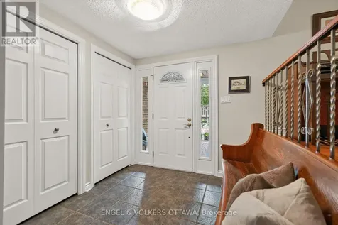 19 Woodhill Crescent Ottawa ON K1B 3B7