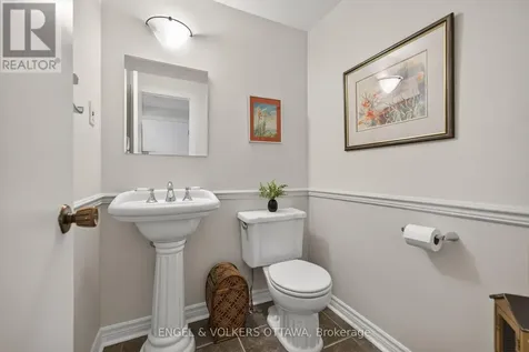 19 Woodhill Crescent Ottawa ON K1B 3B7