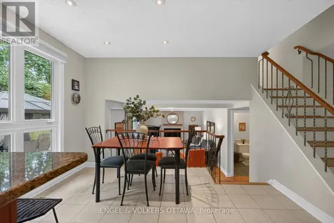 19 Woodhill Crescent Ottawa ON K1B 3B7