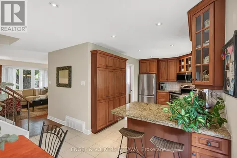 19 Woodhill Crescent Ottawa ON K1B 3B7