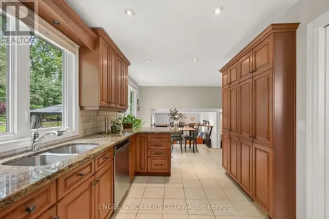 19 Woodhill Crescent Ottawa ON K1B 3B7
