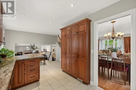 19 Woodhill Crescent Ottawa ON K1B 3B7