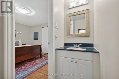19 Woodhill Crescent Ottawa ON K1B 3B7