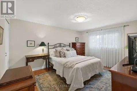 19 Woodhill Crescent Ottawa ON K1B 3B7