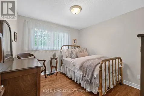 19 Woodhill Crescent Ottawa ON K1B 3B7