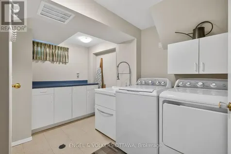 19 Woodhill Crescent Ottawa ON K1B 3B7