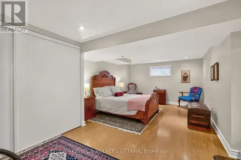 19 Woodhill Crescent Ottawa ON K1B 3B7