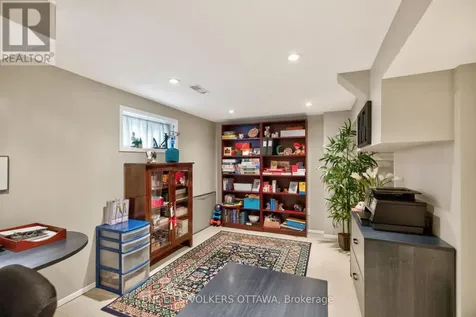 19 Woodhill Crescent Ottawa ON K1B 3B7