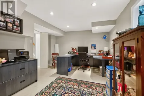 19 Woodhill Crescent Ottawa ON K1B 3B7