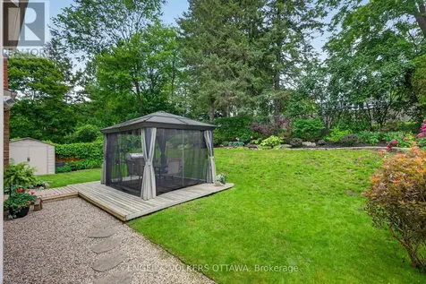 19 Woodhill Crescent Ottawa ON K1B 3B7