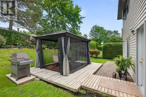 19 Woodhill Crescent Ottawa ON K1B 3B7