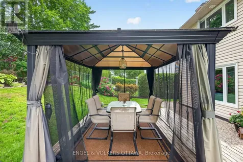 19 Woodhill Crescent Ottawa ON K1B 3B7
